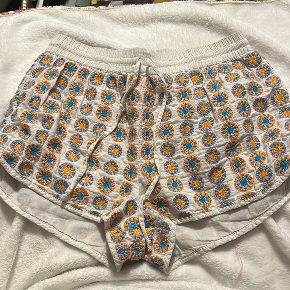 Buttons shorts